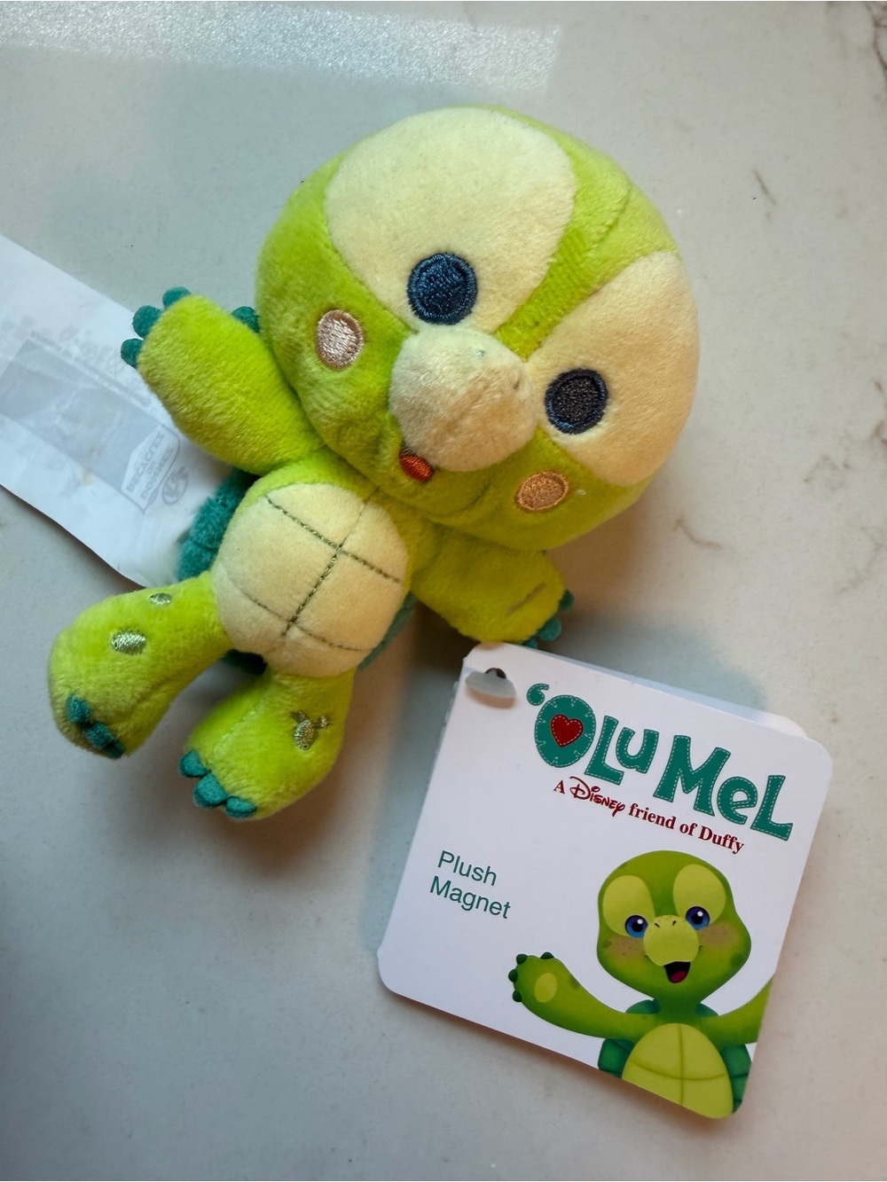 Disney aulani olu Mel Plush Magnet